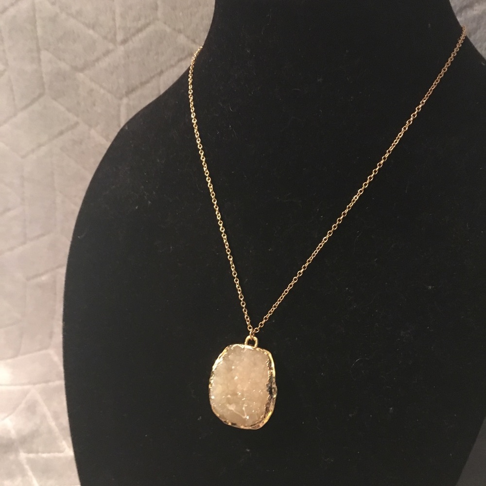 ✨New✨ Forever21 Stone Crystal Necklece